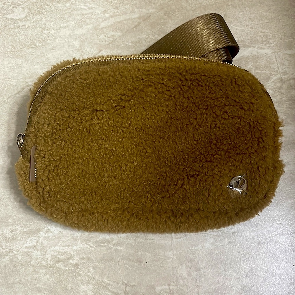 NWT Lululemon Wear Everywhere Fleece Belt Bag